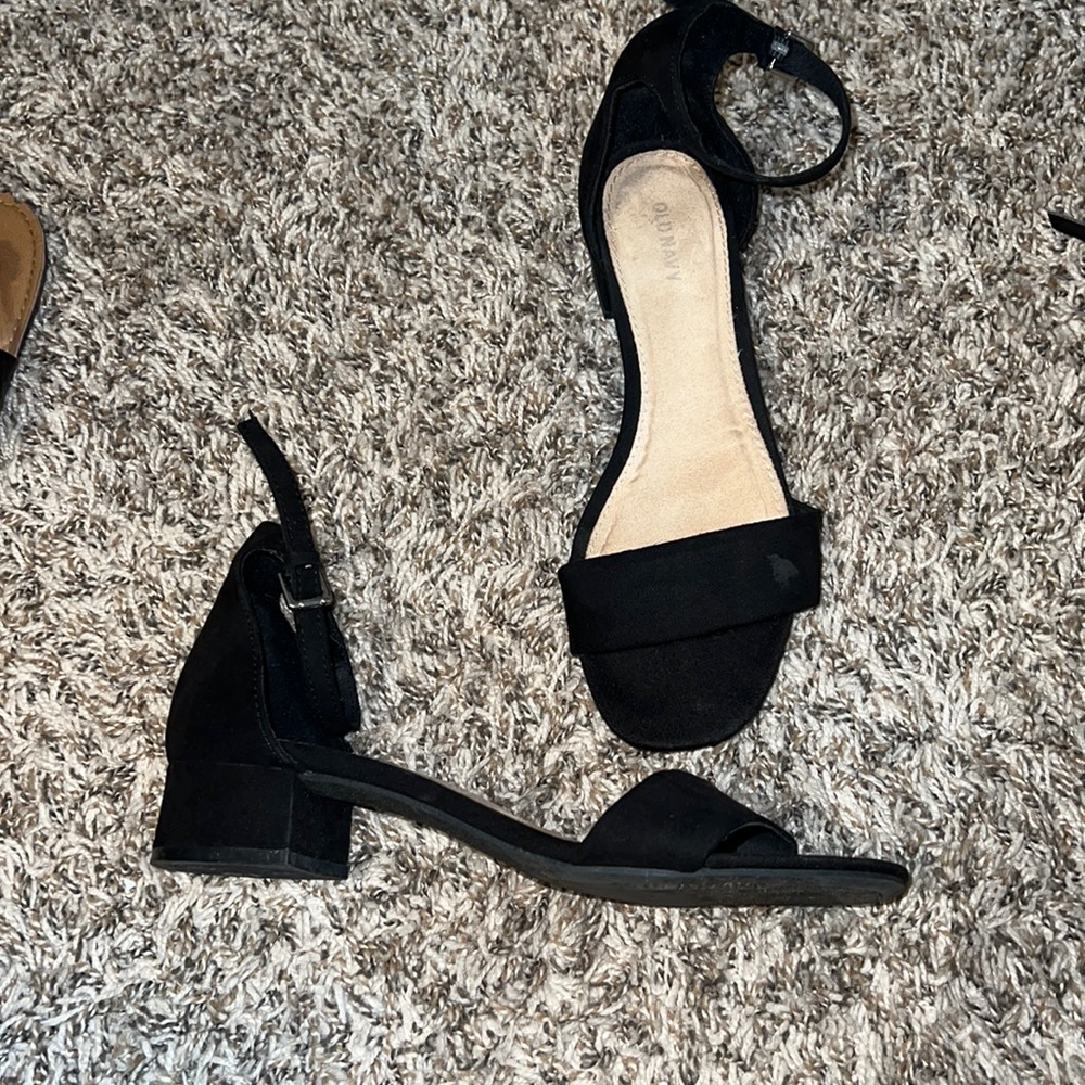 Black short wedge